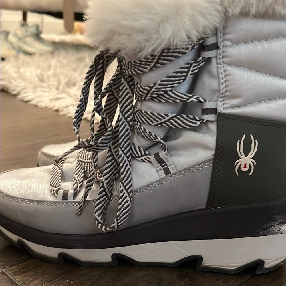 Spyder Gray and White Winter Rain Boots with Quilted Design